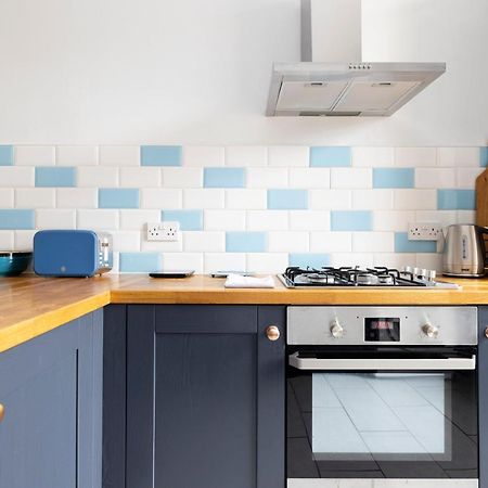 Altido Glamorous 2-Bed Flat Near Edinburgh Castle מראה חיצוני תמונה