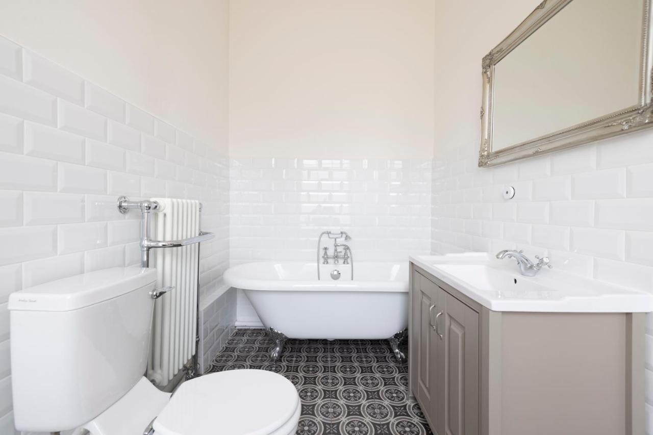 Altido Glamorous 2-Bed Flat Near Edinburgh Castle מראה חיצוני תמונה