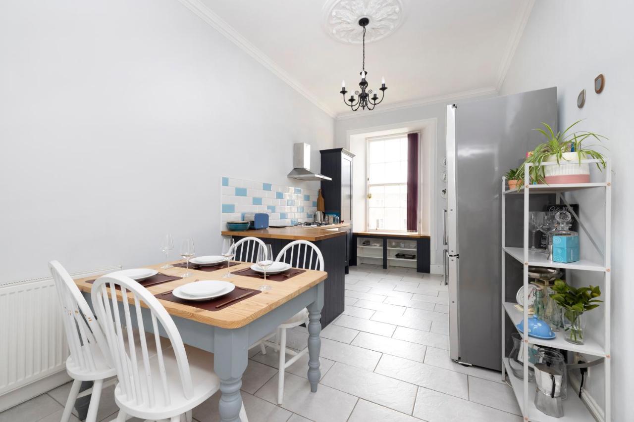 Altido Glamorous 2-Bed Flat Near Edinburgh Castle מראה חיצוני תמונה