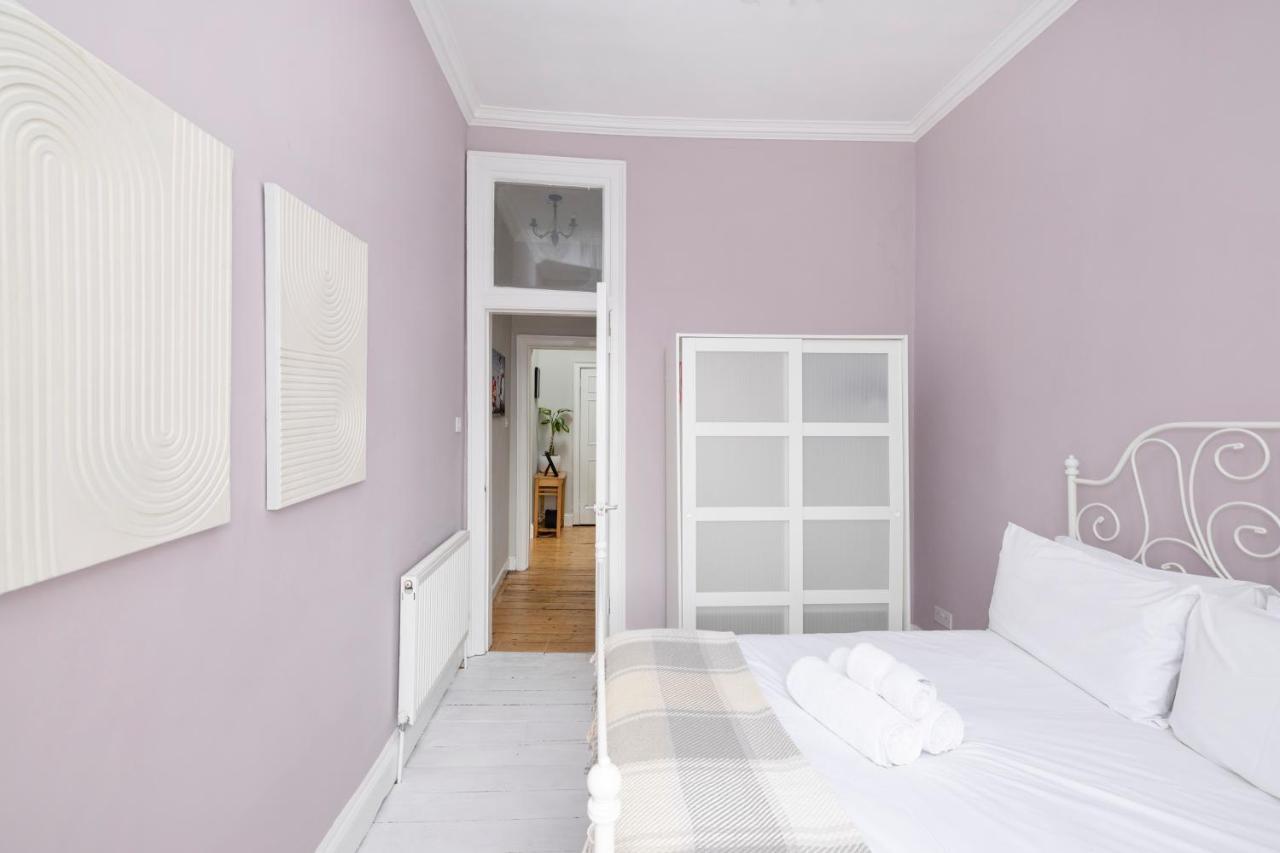 Altido Glamorous 2-Bed Flat Near Edinburgh Castle מראה חיצוני תמונה