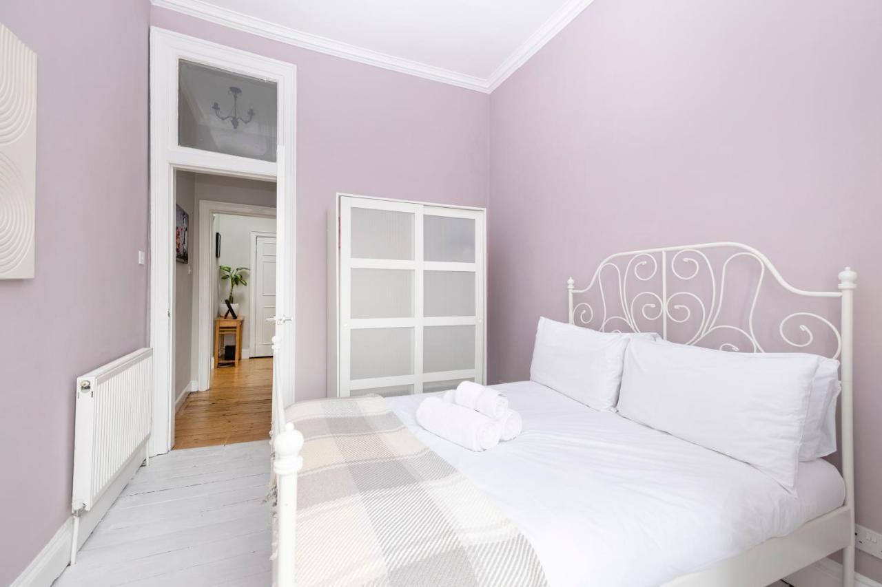 Altido Glamorous 2-Bed Flat Near Edinburgh Castle מראה חיצוני תמונה