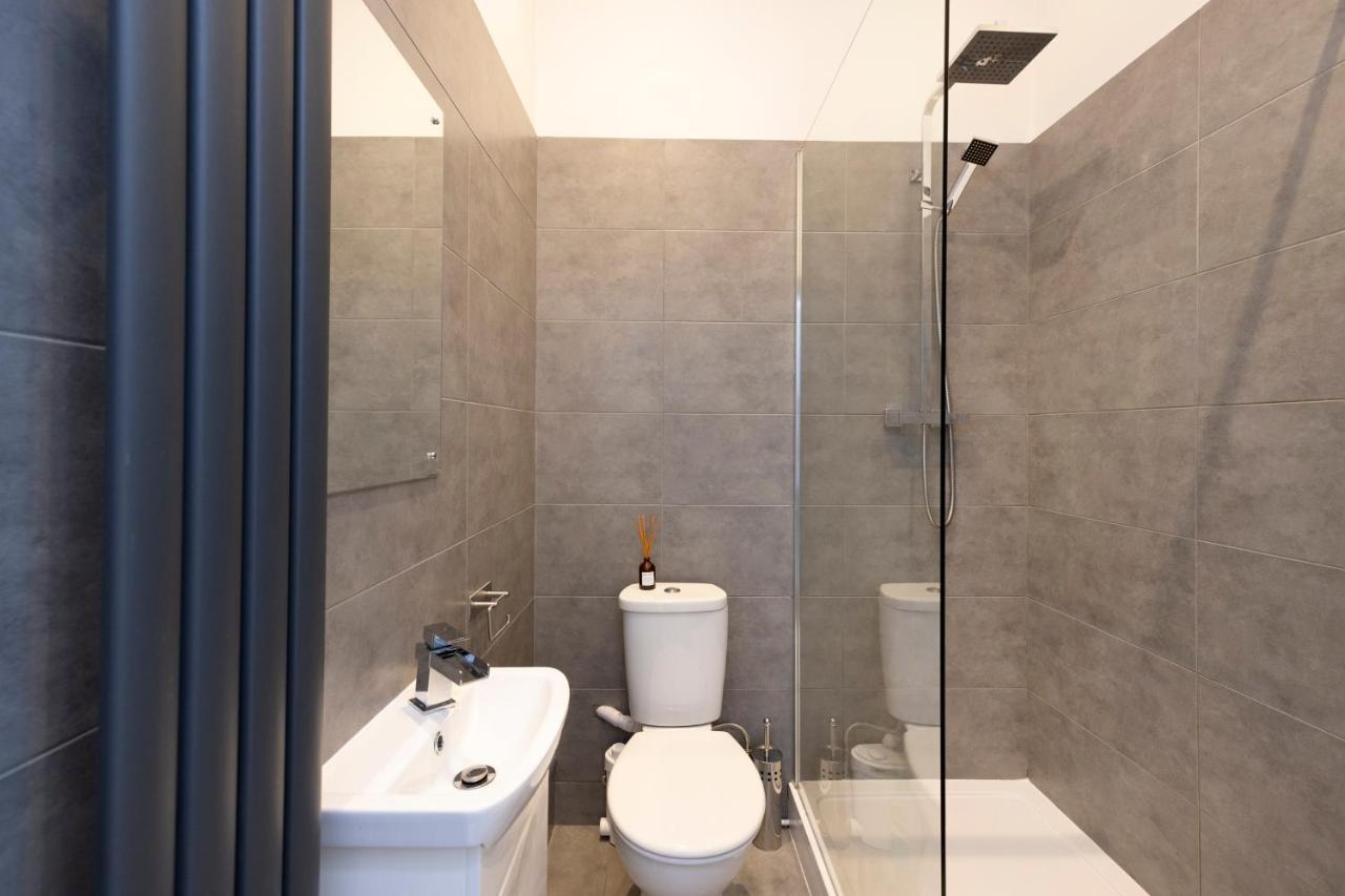 Altido Glamorous 2-Bed Flat Near Edinburgh Castle מראה חיצוני תמונה