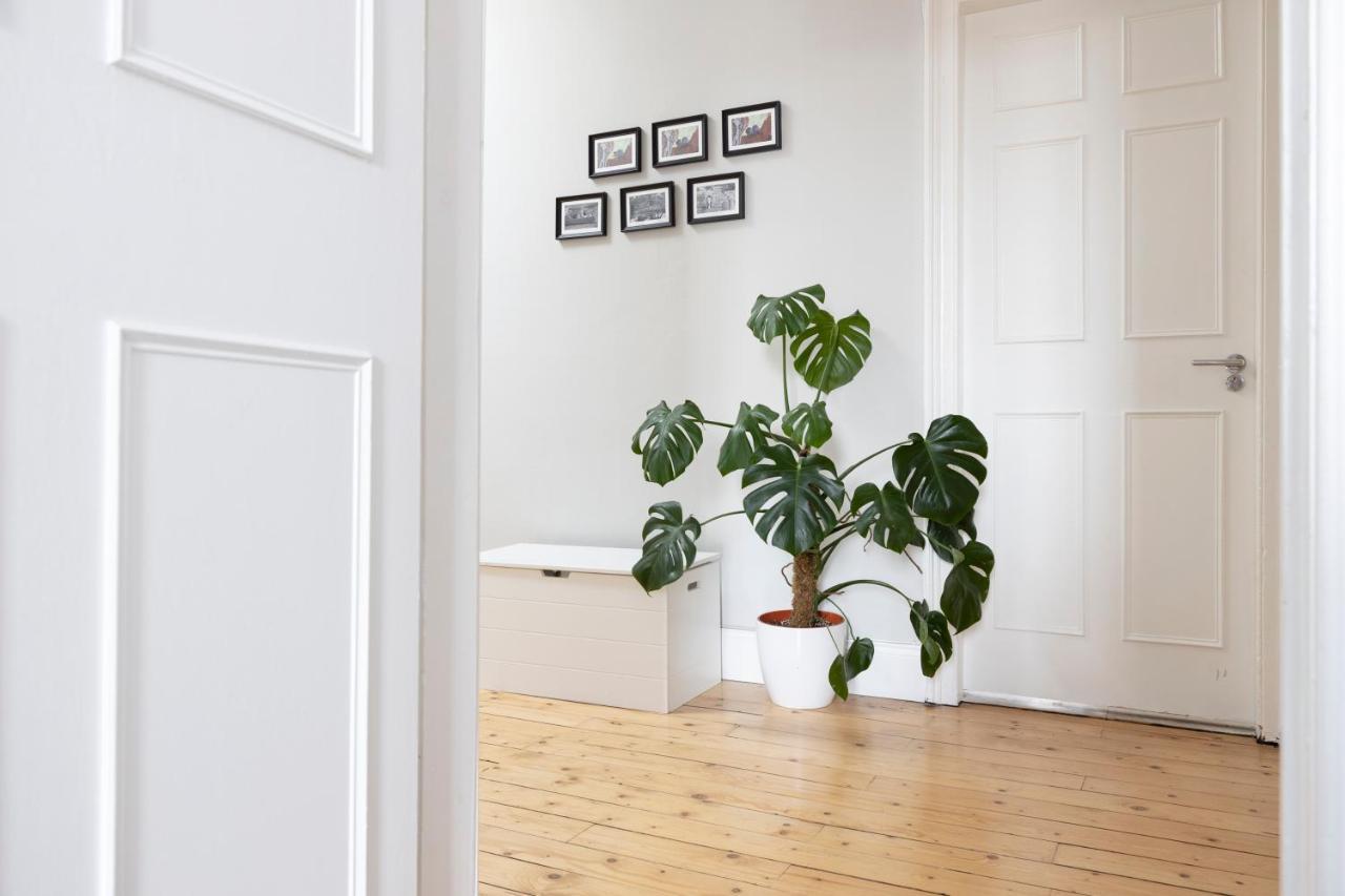 Altido Glamorous 2-Bed Flat Near Edinburgh Castle מראה חיצוני תמונה
