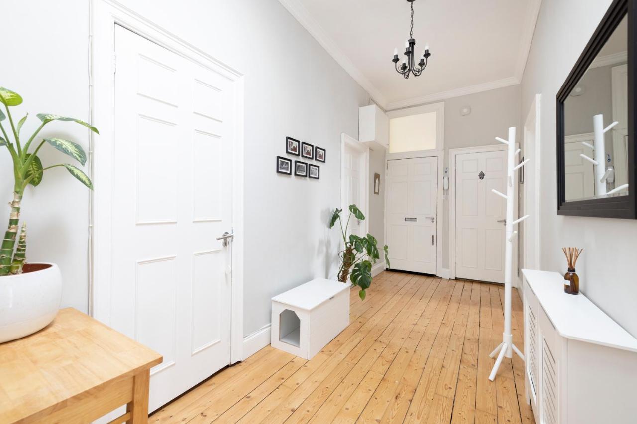 Altido Glamorous 2-Bed Flat Near Edinburgh Castle מראה חיצוני תמונה